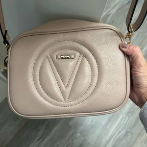 Crossbody handbag